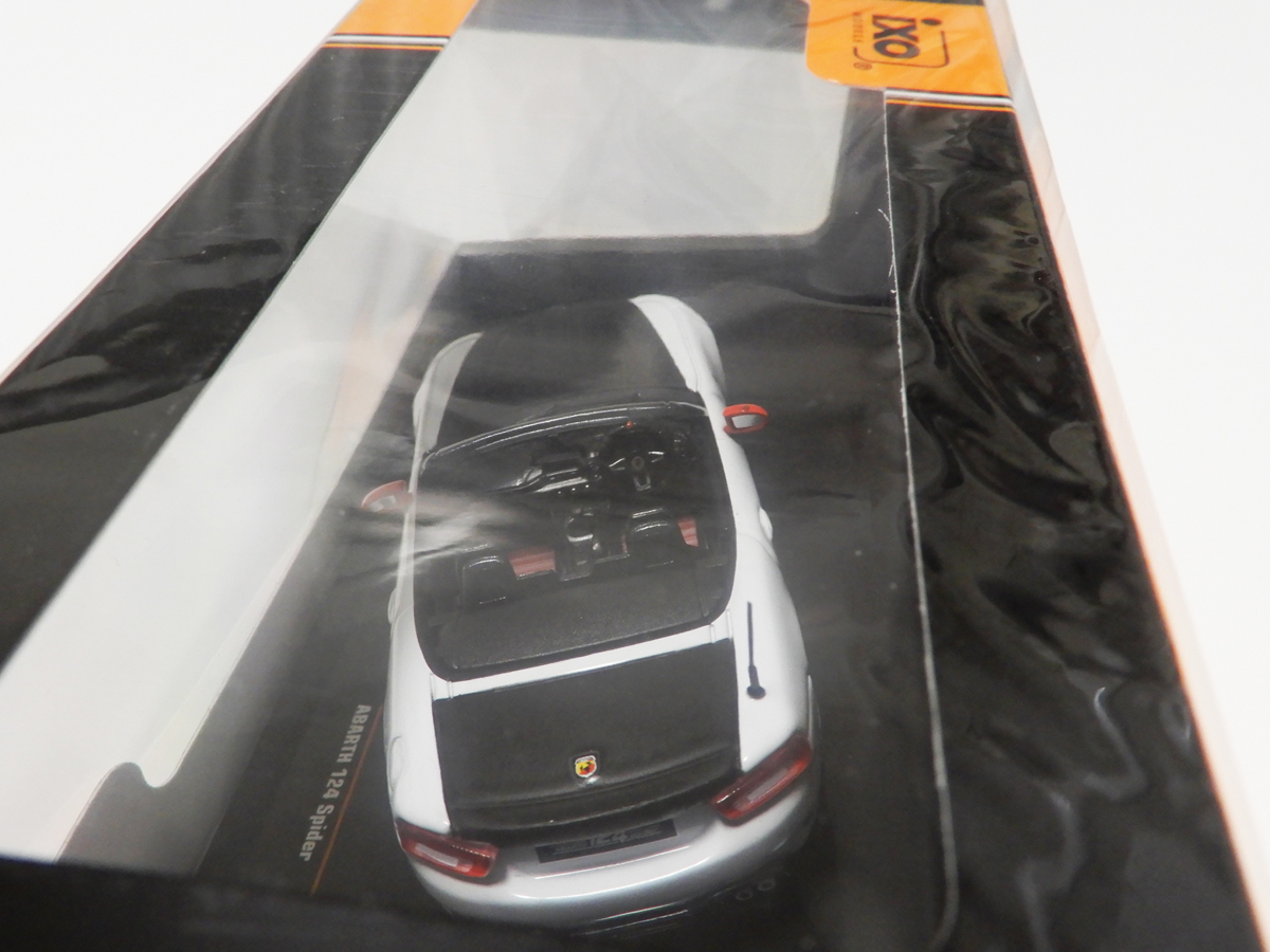 ixo アバルト 124スパイダー 1⁄43 ミニカー おまけ トミカ 付き