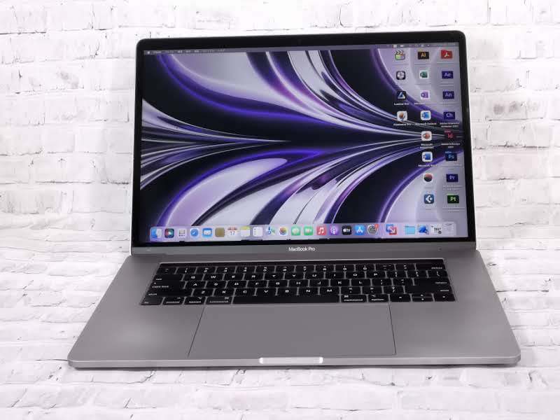 MacBook Pro 15.4-inch 2018年度 / Core_i7 2.6GHz 32GB (大容量 