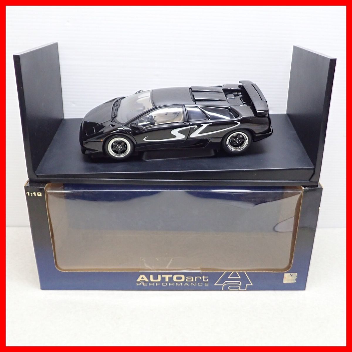 オートアート(AUTOart) □オートアート パフォーマンス 1/18