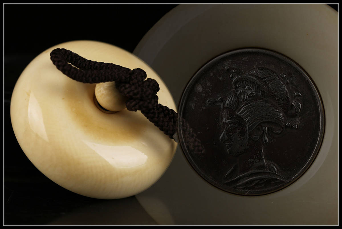 【美】Y0273　時代　東洋彫刻　純銀美人　根付　提物／箱付　未使用　美品N！ｒ