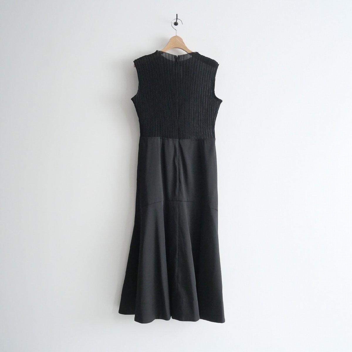 2022 / LE CIEL BLEU ルシェルブルー / Pleated Jersey&Satin Dress 