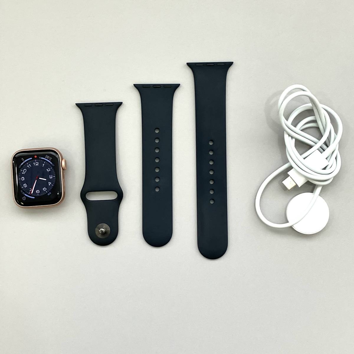 〔中古品〕 Apple Watch SE 第1世代 GPS 40mm ゴールドアルミニウムケース バンド無し【377】 SE Watch 第1世代 ミラネーゼループ ゴールドアルミニウム ゴールドアルミニウム&frasl;ミッドナイトスポーツバンド