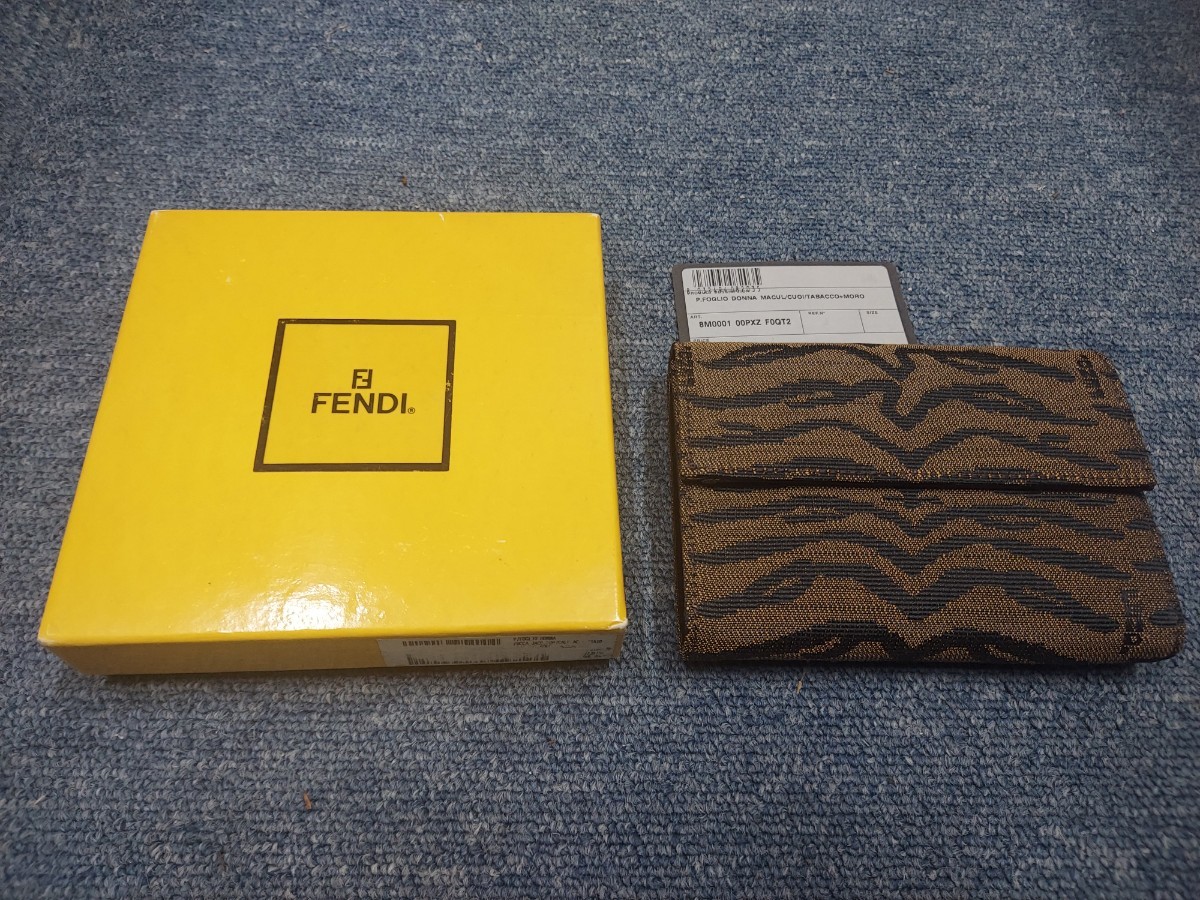 ☆FENDI フェンディ 三ツ折り財布 柄 8M0001☆ 【公式通販】