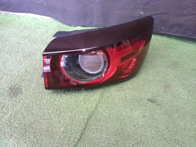 ＣＸ－３ 6BA-DKEFW 右テールランプ W4403 DM4N-51-150A