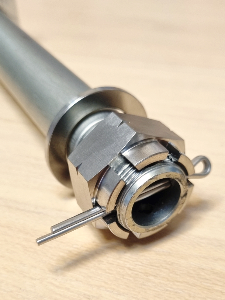 143-B-2 ◇ チタン合金カワサキZX-10R M24xP1.5アクスルシャフト