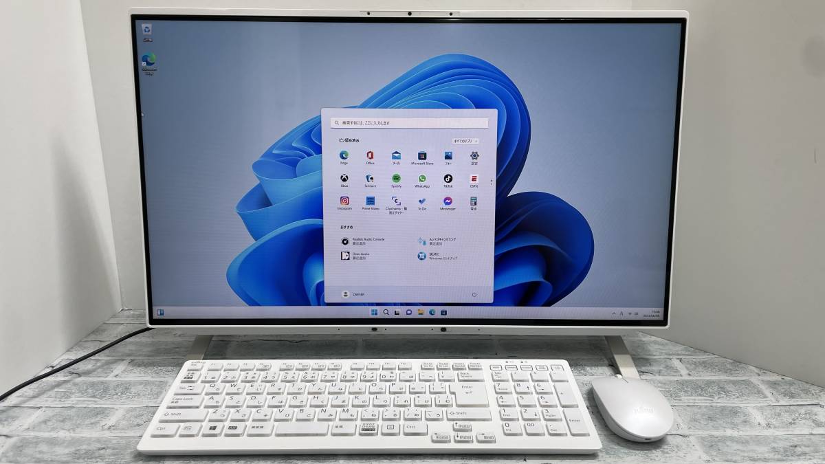 美品 FH60/F3 目出度く FMVF60F3W Win11 Ryzen 5 8/512