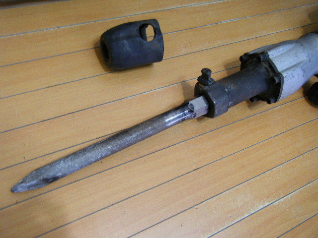 3テ5◇大型 makita マキタ 電動ハンマ HM1303 ブルポイント付 動作  