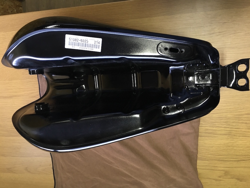 W650 W400 純正タンク スムージング 黒 ブラック 塗装後未使用