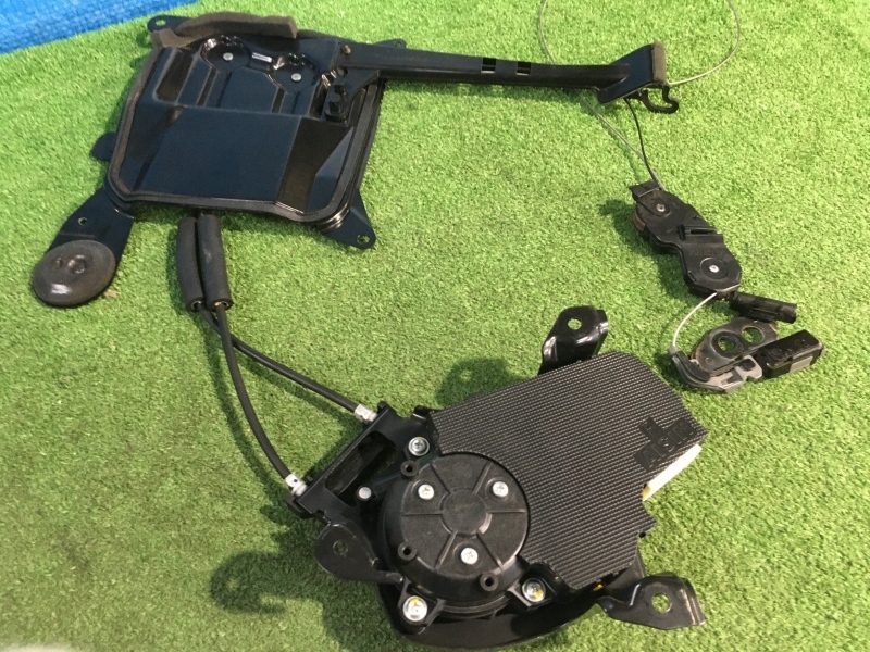 ZRR70/ZRR75 ヴォクシー 後期 右パワースライドドアモーター | INEX