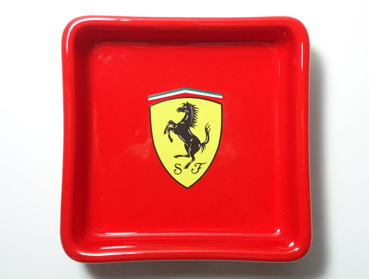 Ferrari maccina rossa 金属製　小物入れ　灰皿 Ferrari小物入れ、macchina rossa Ferrari maccina rossa 金属製 小物