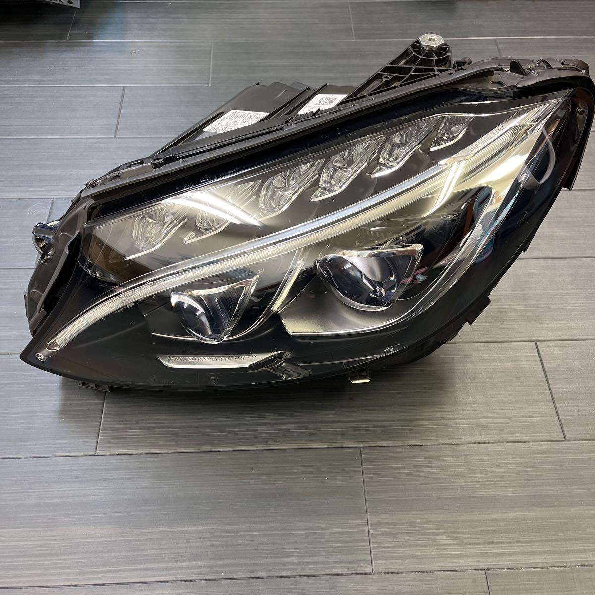 3枚目ステー傷 ヴォクシー ZRR75G 左ヘッドランプ・ヘッドライト