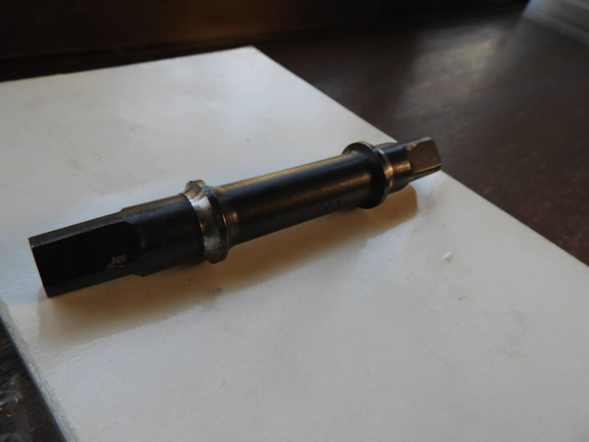 ★ＴＡ★未使用品★稀少★ＴＡ★ＢＢの シャフト★トリプル★★ＴＡ★STRONGLIGHT★Campagnolo