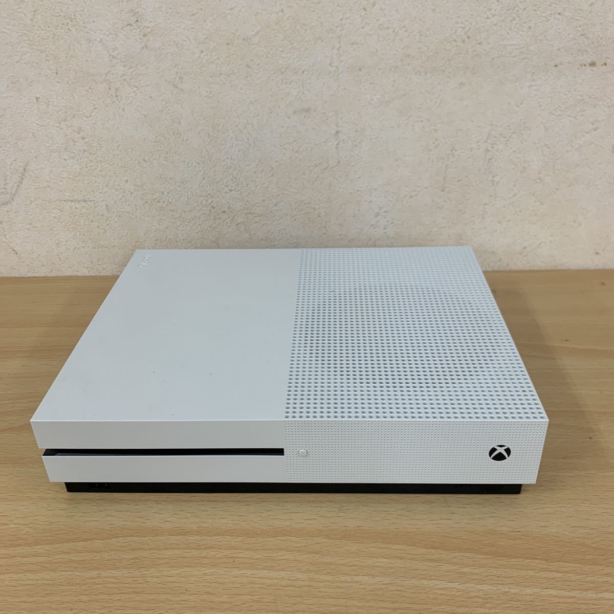 美品 Microsoft Xbox one 1681 ホワイト コントローラー2個 2019年製 ゲーム