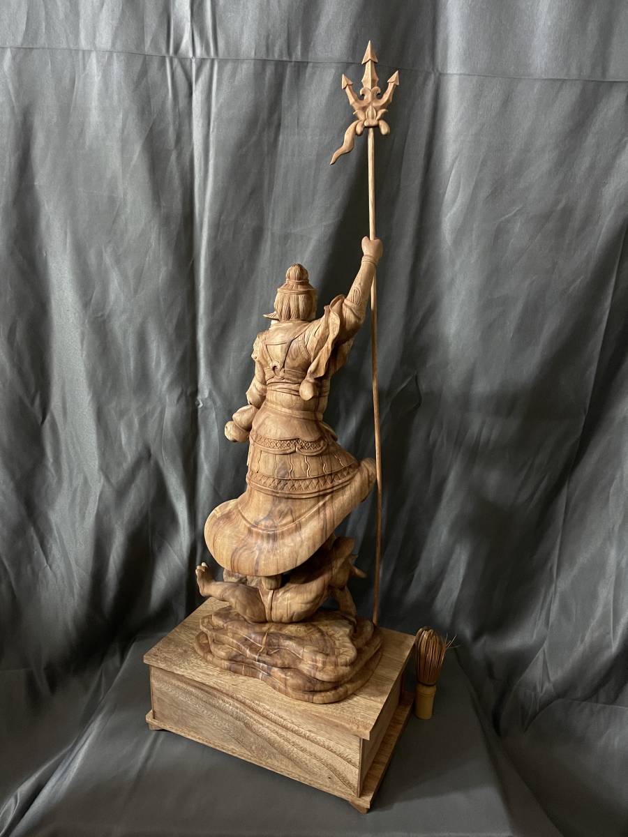 仏教工芸品　総楠製　井波彫刻　極上彫　木彫仏像　毘沙門天立像 大型高56cm 仏教工芸品 総楠製 井波彫刻 極上彫 木彫仏像 毘沙門天立像