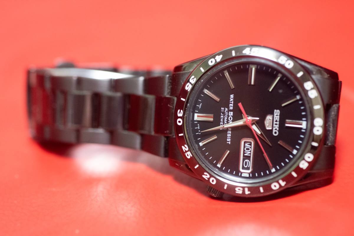 SEIKO 5 7S26 黒文字盤 赤針 SEIKO 5 7S26 黒文字盤 赤針