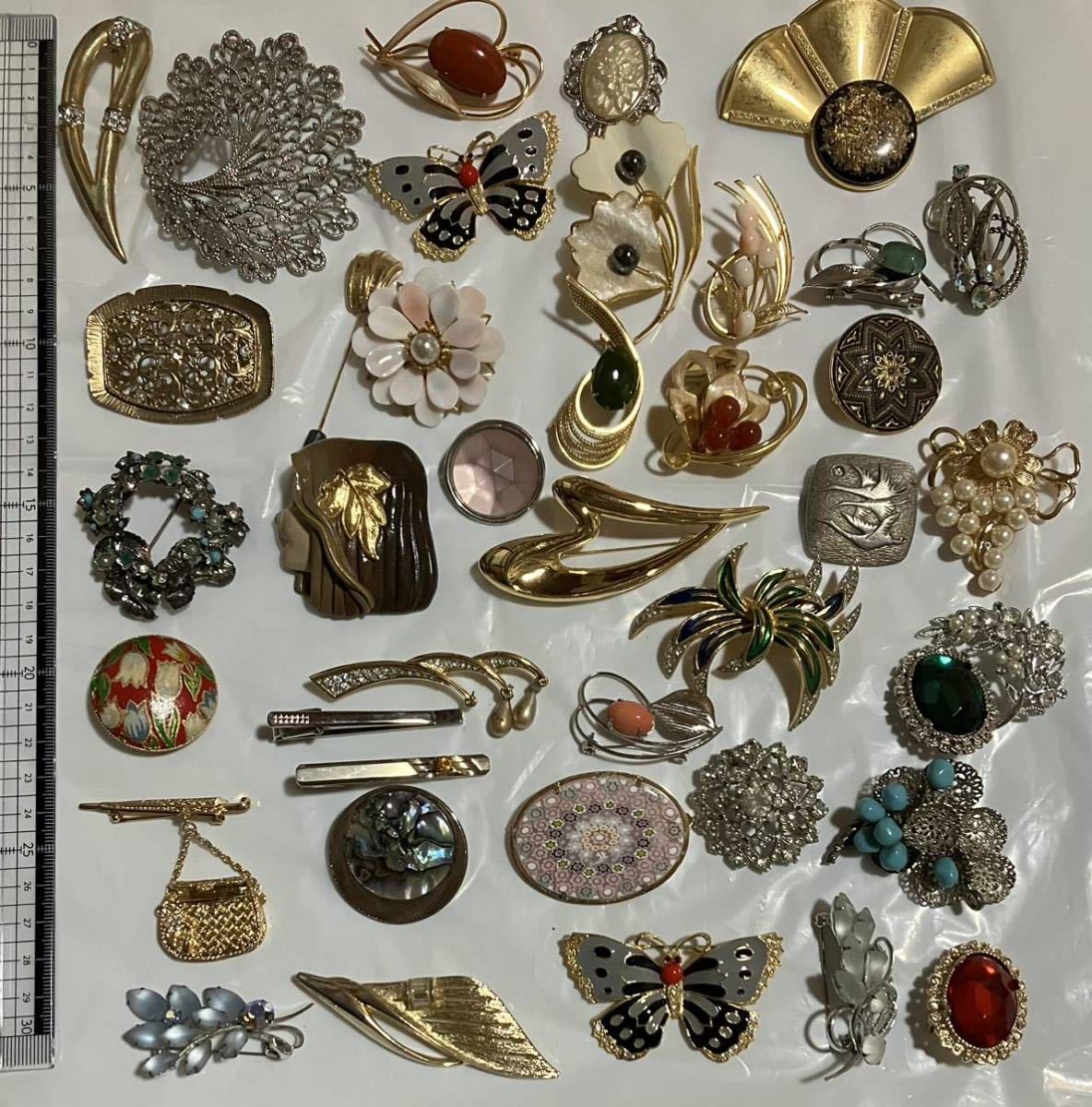 ブローチ他40個セット　まとめ売り　ジャンク　アンティーク　ヴィンテージ　天然石 天然貝　ベネチアンガラス　パール？　色ガラス