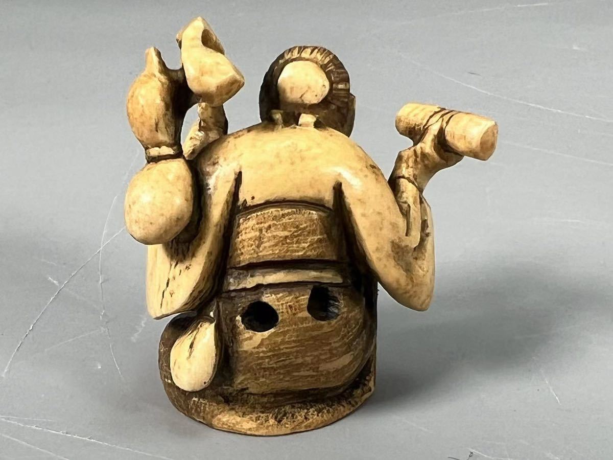 古屋》H0396次之作 根付け 人物像 白材芯料彫刻 骨製