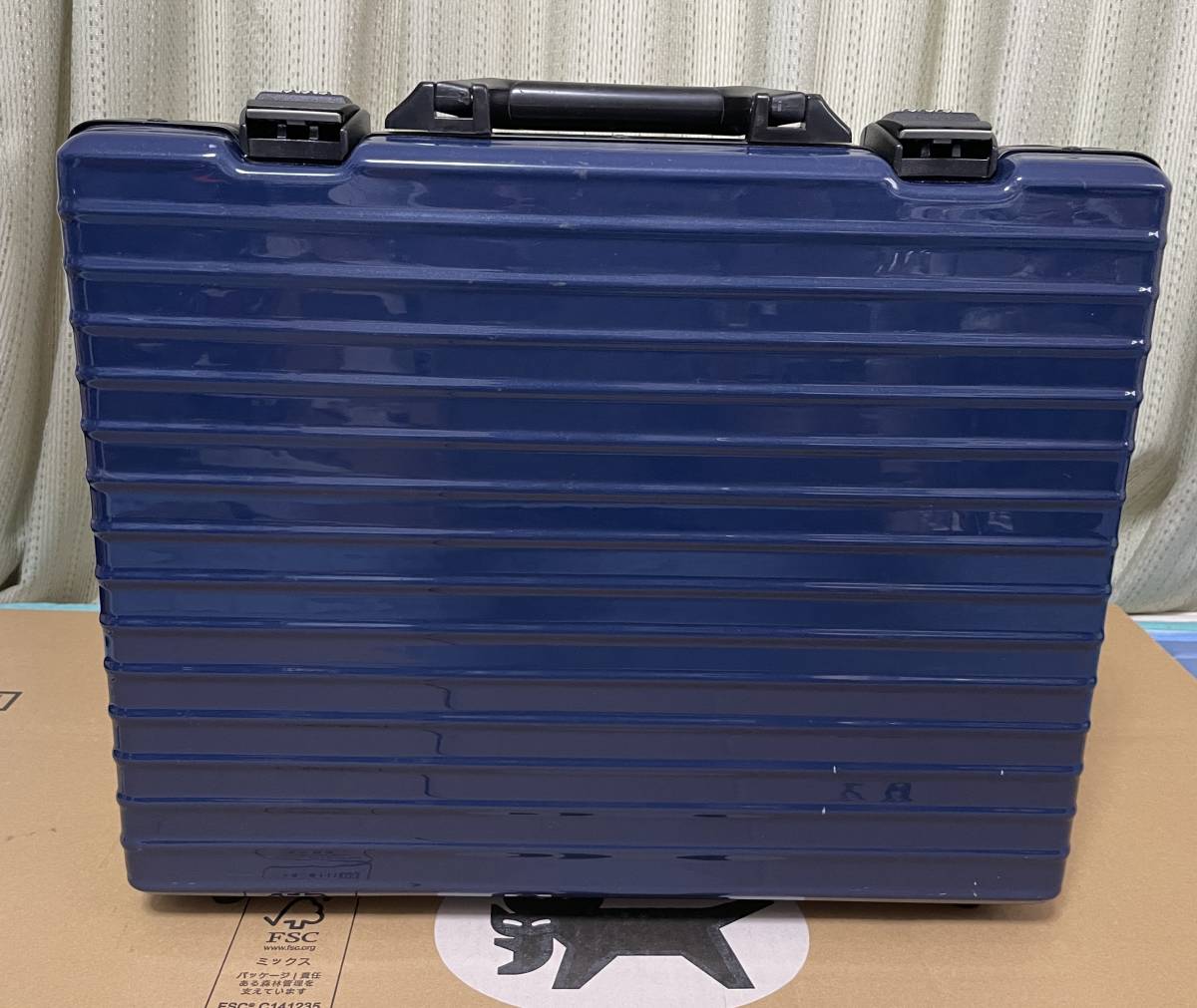 ★★RIMOWA A3収納 アタッシュケース ポリカーボネート製 845.09 リモワ サルサ★★