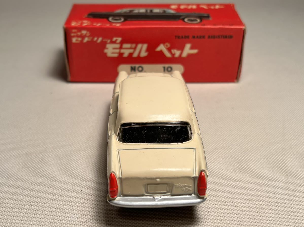 モデルペット No.10 - メッキもきれいなニッサンセドリック ☆ 0 ○美