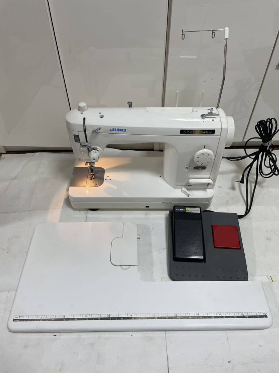 ジューキ JUKI SPUR 98 deluxe TL-98DX ミシン本体 付属品: フットペダル付き電源ケーブル 補助テーブル　ジャンク品　現状販売