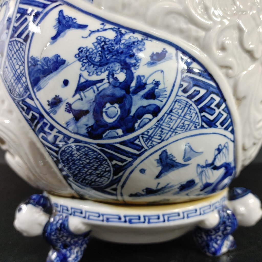 五良太甫呉祥瑞造 青華獅子摘 唐子足大香炉 三足 唐物 唐獅子 染付 五良太甫呉祥瑞造 青華獅子摘 唐子足大香炉 三足