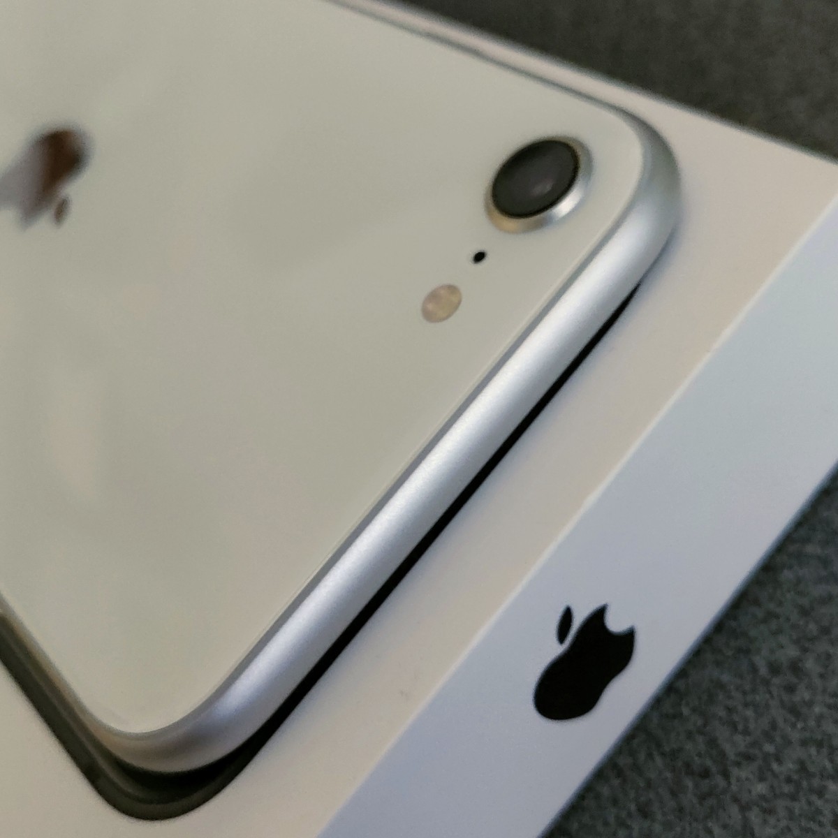 iPhone SE2【iPhone SE第2世代128GB】【解除 SIMフリー】【外装新品
