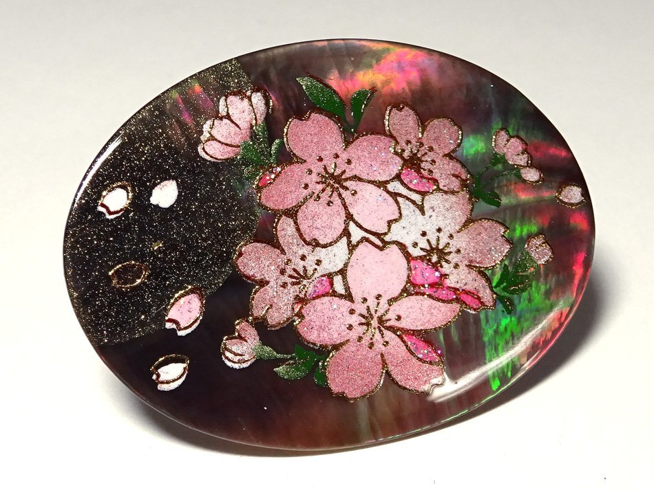 慶應◇【山田玲子】作 黒蝶貝に近代蒔絵(月夜桜)帯留め 共箱付(漆芸
