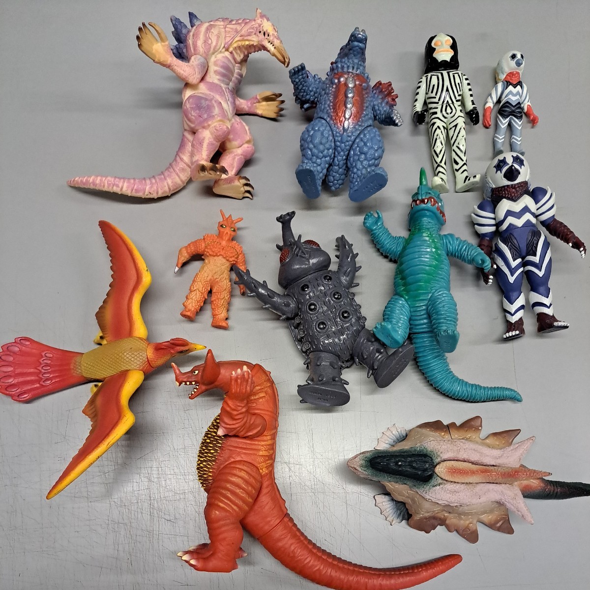 ウルトラマン怪獣 大小あわせて44体 100サイズ段ボール分 | ウルトラ