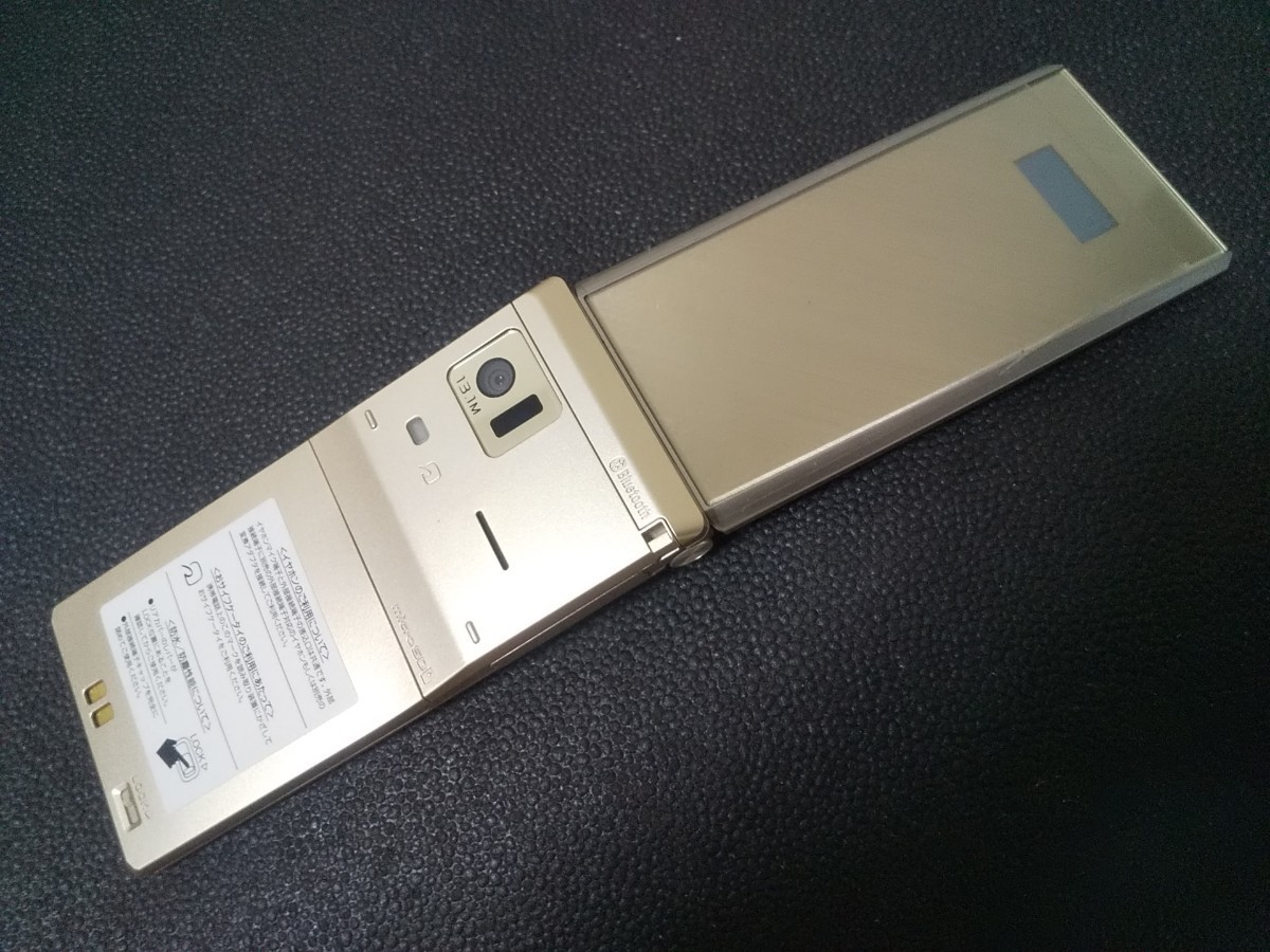 【希少 新品同様 送料無料】docomo F-07F 白ロム ゴールド 防塵 防水 FOMA Bluetooth ワンセグ ガラケー 赤外線通信 残債務無し 判定○ 