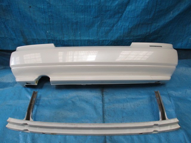 ローレル●HC35 GC35 GNC35 ●リアバンパー●カラーNO　QT1●パールホワイト●Ｒバンバー●H5022-5L5MG●マフラーシングル出用