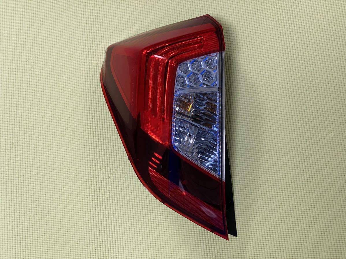 フィット　ハイブリッド　gp5 前期　左テールライト
