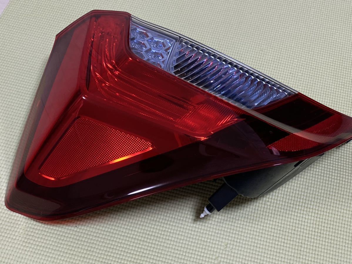 フィット　ハイブリッド　gp5 前期　左テールライト
