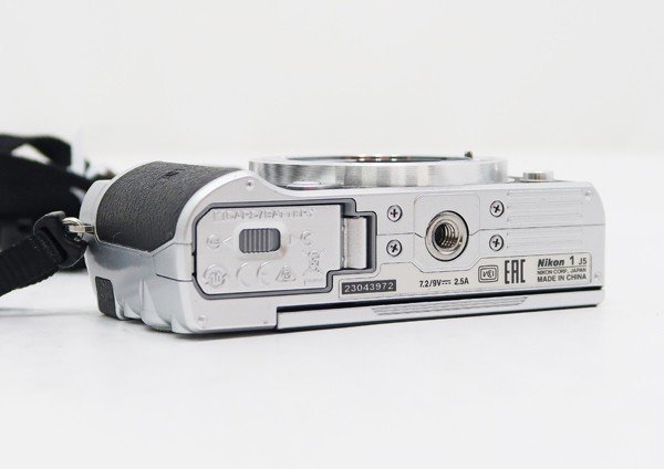 ◇美品【ニコン】Nikon 1 J5 標準パワーズームレンズキット