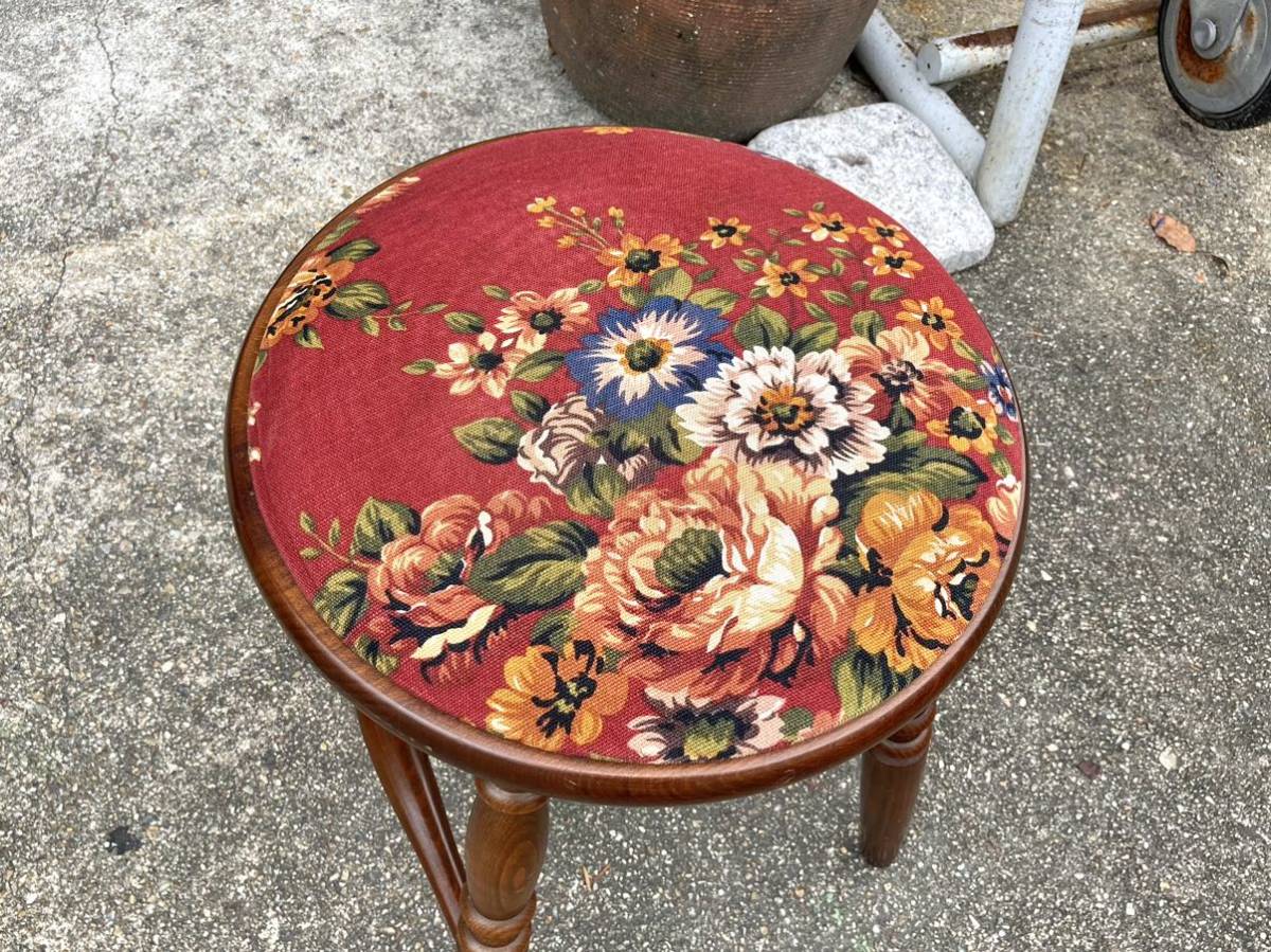 残り1脚 レトロな丸スツール 1脚 無垢材 花柄生地張り 丸椅子 木製椅子  