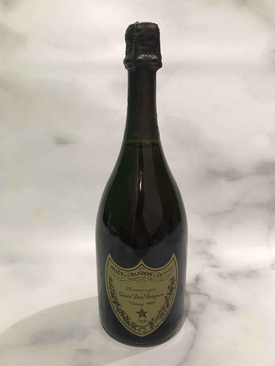 【未開封】モエ・エ・シャンドン クヴェ・ドン・ペリニョン 1992 古酒 Dom Perignon 未開栓 ドンペリニヨン 古酒 ヴィンテージ VINTAGE 長期