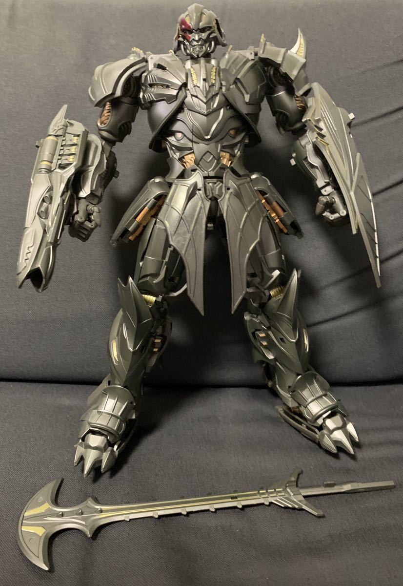 トランスフォーマー メガトロン風ロボ unique toys dragoon コミック