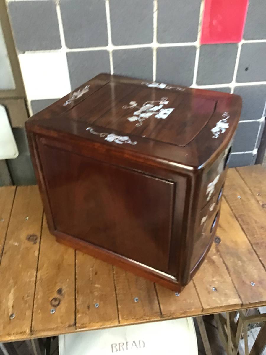 高級銘木 唐木 花梨無垢 螺鈿細工 木製3段小引き出し 箪笥 葡萄装飾 ①