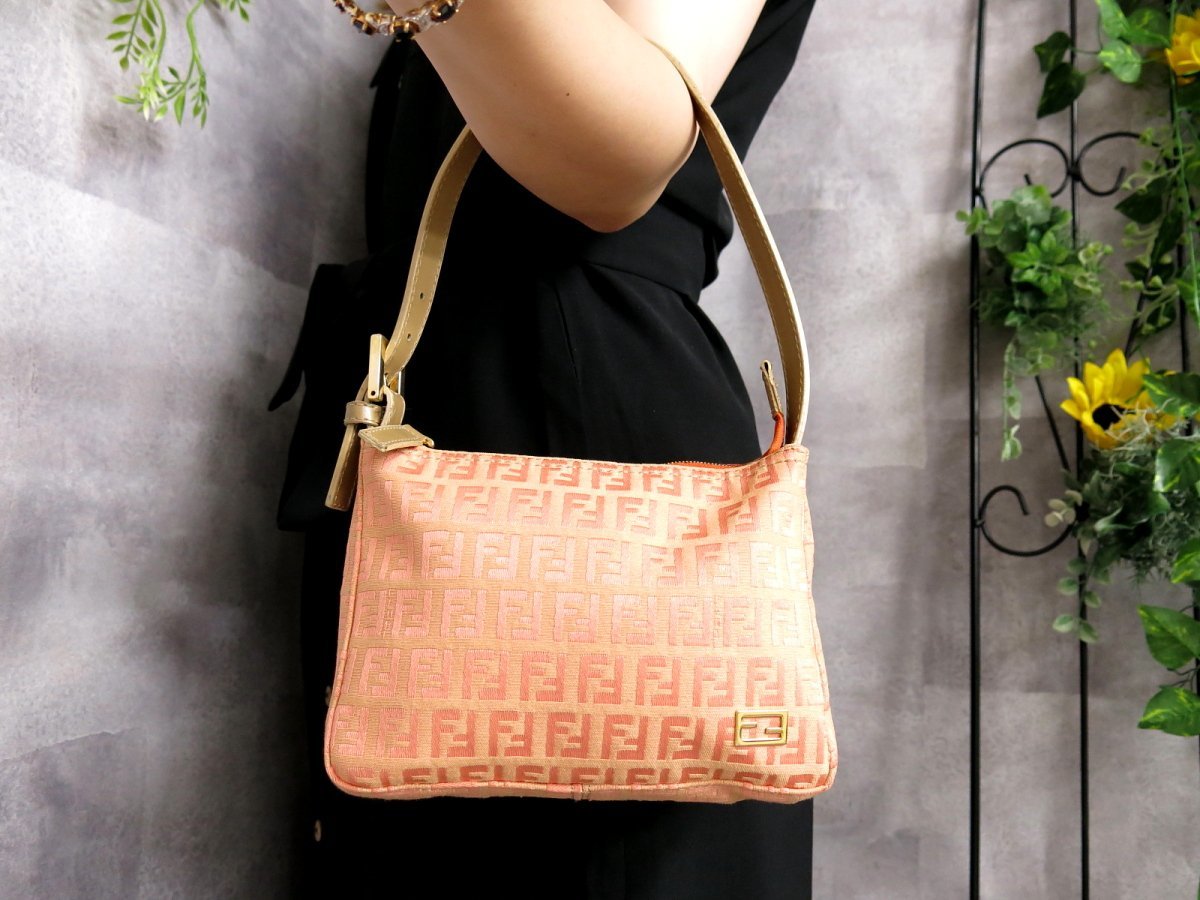 ●超美品●フェンディ●ズッキーノ●キャンバス カーフ レザー 本革●ミニ ハンド バッグ●フラミンゴピンク バフ●G金具●腕掛け●Js38623