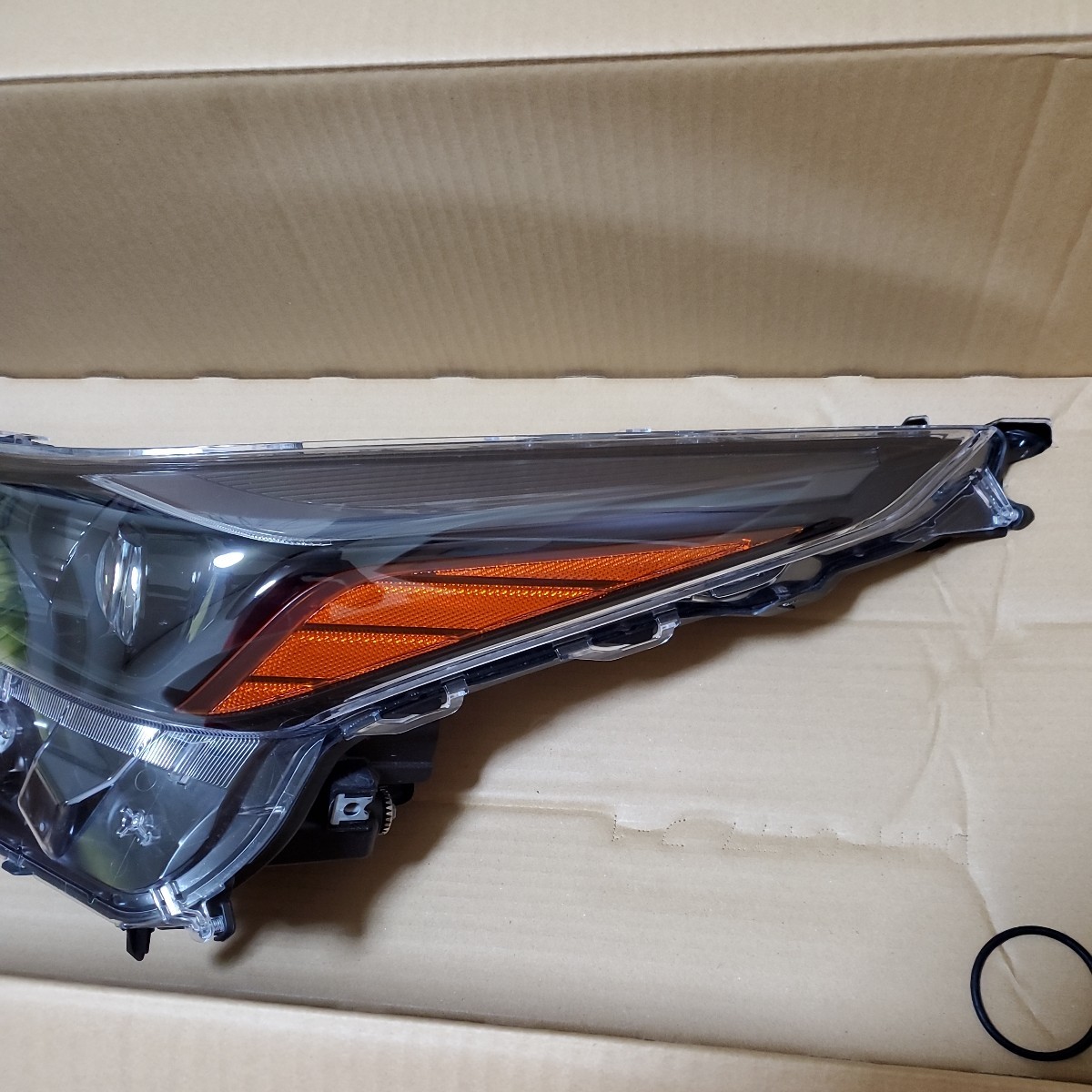 50系 プリウス 後期 左ヘッドライト 記号 A KOITO 47-104(ヘッドライト 