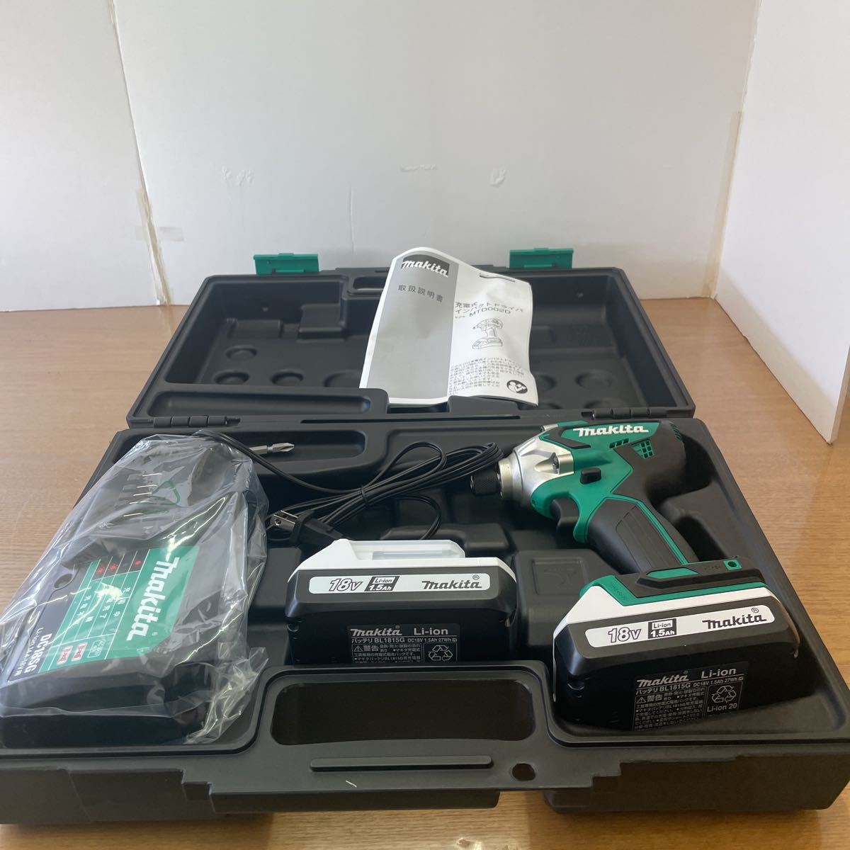 makita マキタ 18V 充電式インパクトドライバ MTD002DSX バッテリー2個(18V1.5Ah)充電器+ケース 新品未使用B