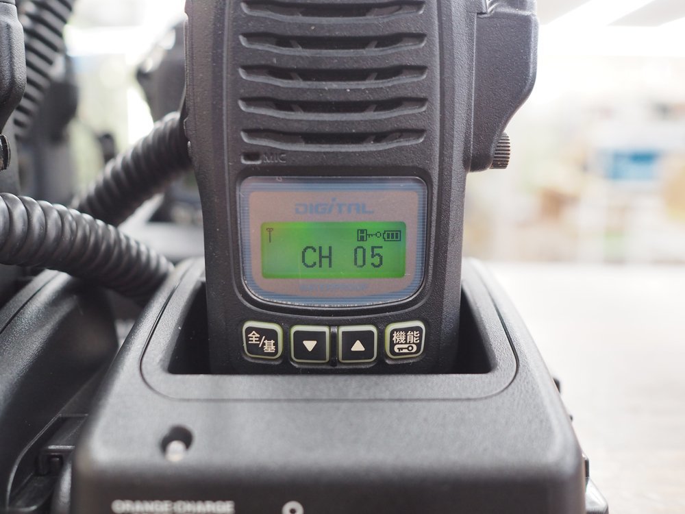 ICOM/アイコム IC-D60 携帯型 デジタル 簡易 無線機 8台セット