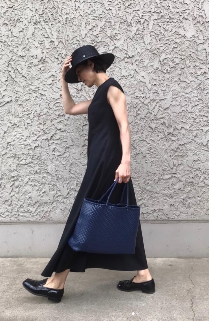 アンテプリマ：鈴木保奈美さん使用：イントレッチオ マット ネイビー  