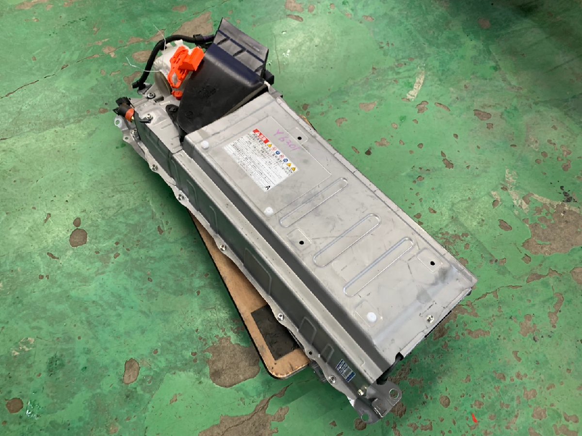 プリウス　ZVW30 ハイブリッドバッテリー　HV ［N/6301］※個人宅配不可