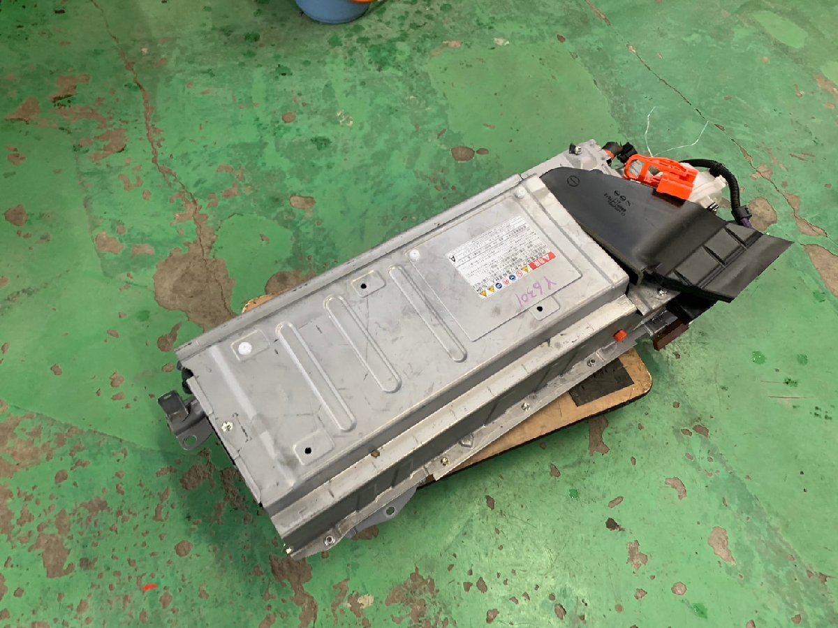 プリウス　ZVW30 ハイブリッドバッテリー　HV ［N/6301］※個人宅配不可