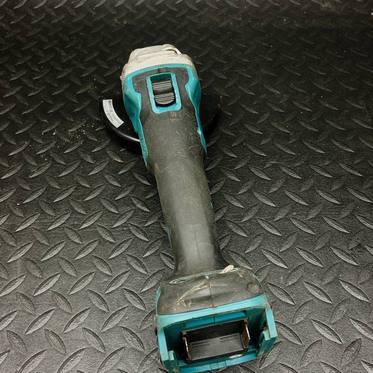 H マキタのLi-ionバッテリーで使えるノーブランドの125mmディスクグラインダー 中古動作確認済み！※マキタ製ではありません！②_4