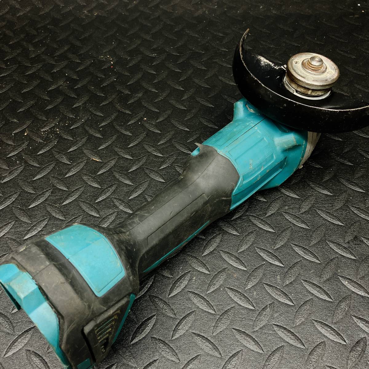 H マキタのLi-ionバッテリーで使えるノーブランドの125mmディスクグラインダー 中古動作確認済み！※マキタ製ではありません！②_5