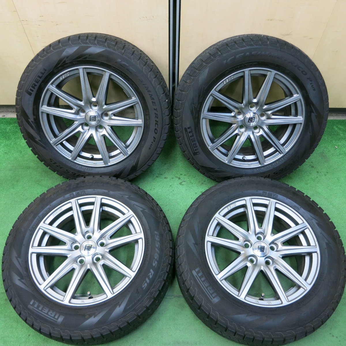 バリ溝！キレイ！9.5分以上☆プリウス 等 195⁄65R15 スタッドレス バリ 