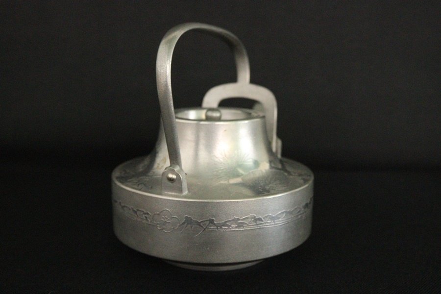 乾茂號造 屠蘇器 錫製　お屠蘇　酒器　茶器 レトロ ヴィンテージ 骨董 TB526乾茂號造 錫製 屠蘇器 松竹梅文 一対 銚子/御屠蘇/酒器/酒注ぎ