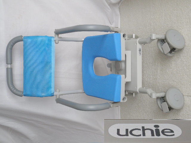 UCHIE シャワーラク 入浴用車椅子 折りたたみ式 4輪 ウチエ ウチエ入浴