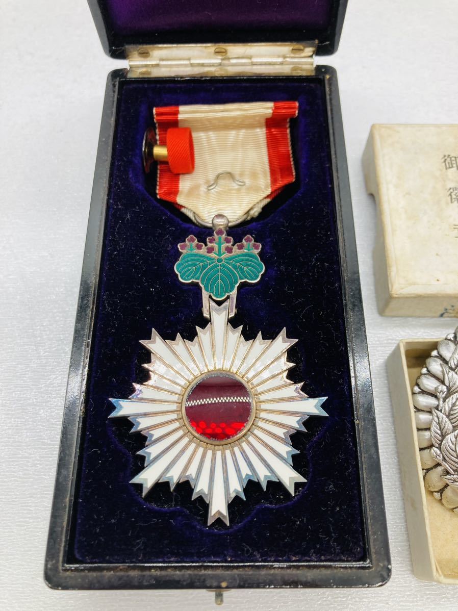 旭日単光章 勲六等単光旭日章 日本軍勲章ケース付き - 中古小物